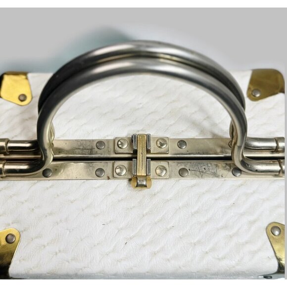 Vintage White Hard Shell Handbag Metal Accents & Top Handle - Retro Look- LT3287 - Picture 4 of 6